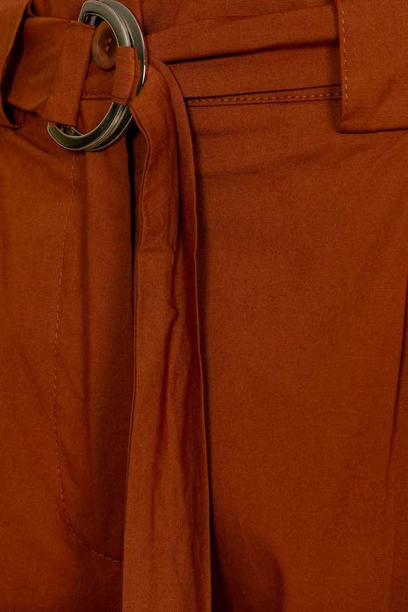 pantalone con cintura e tasconi
