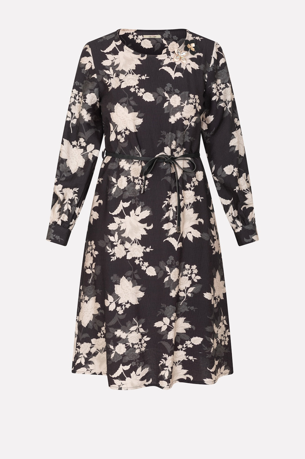 abito con rose e cintura