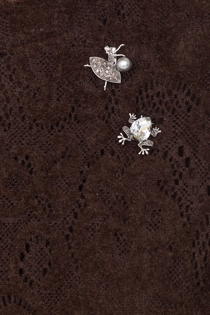 Abito pizzo con spille no-nà