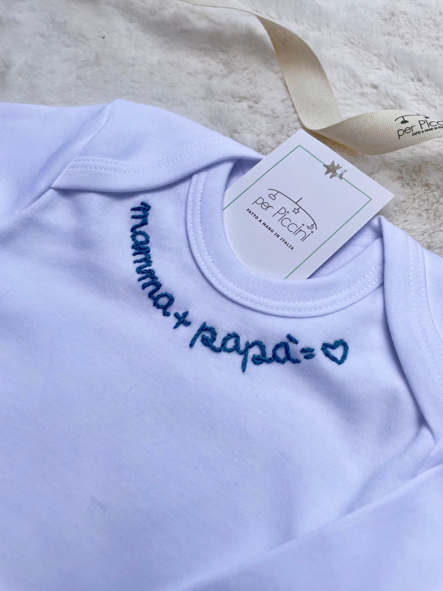 Body con frase ricamata