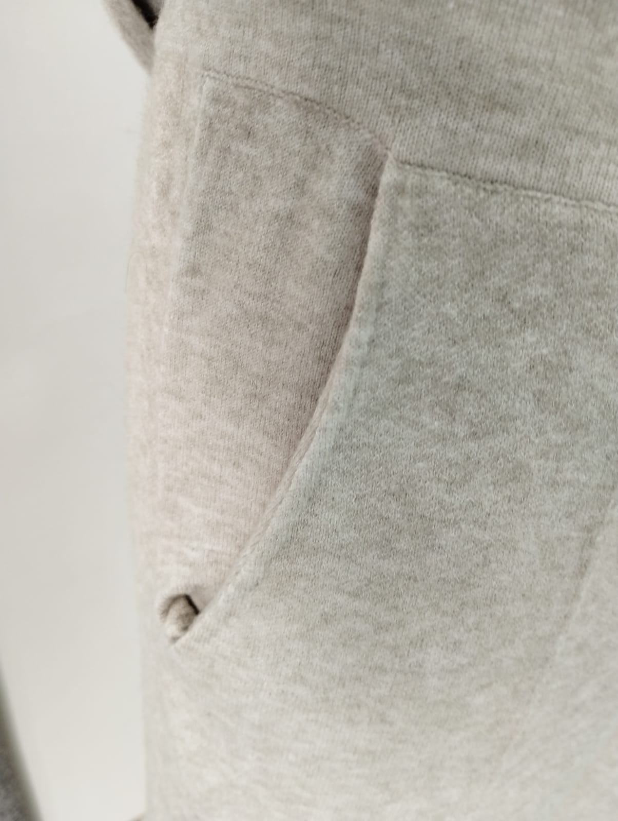 Tuta in maglina con maniche a tre quarti e greca in rilievo – Colore tortora