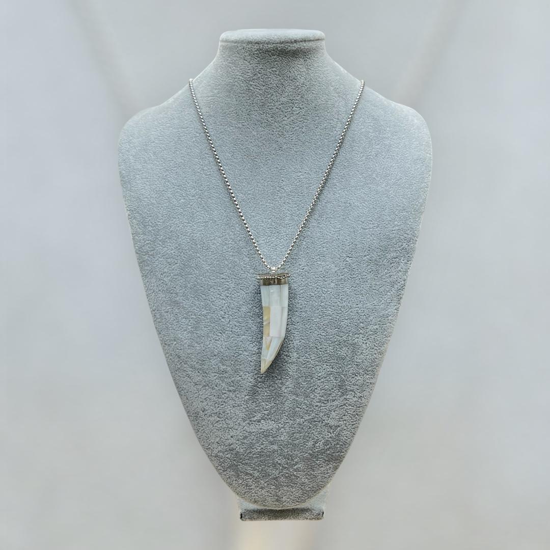 Mother of Pearl Horn Pendant – Silver or Gold Finish