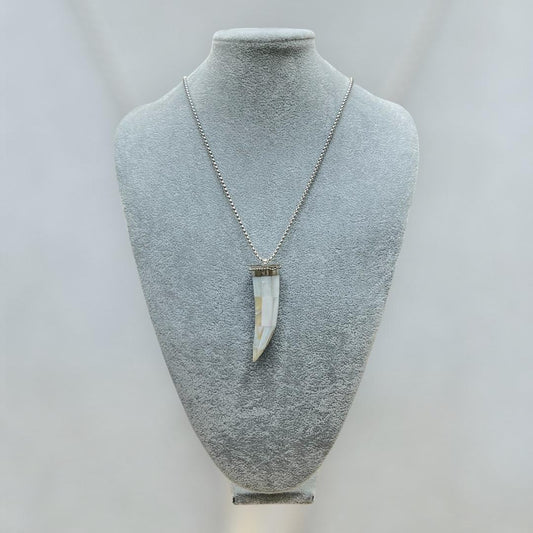 Mother of Pearl Horn Pendant – Silver or Gold Finish