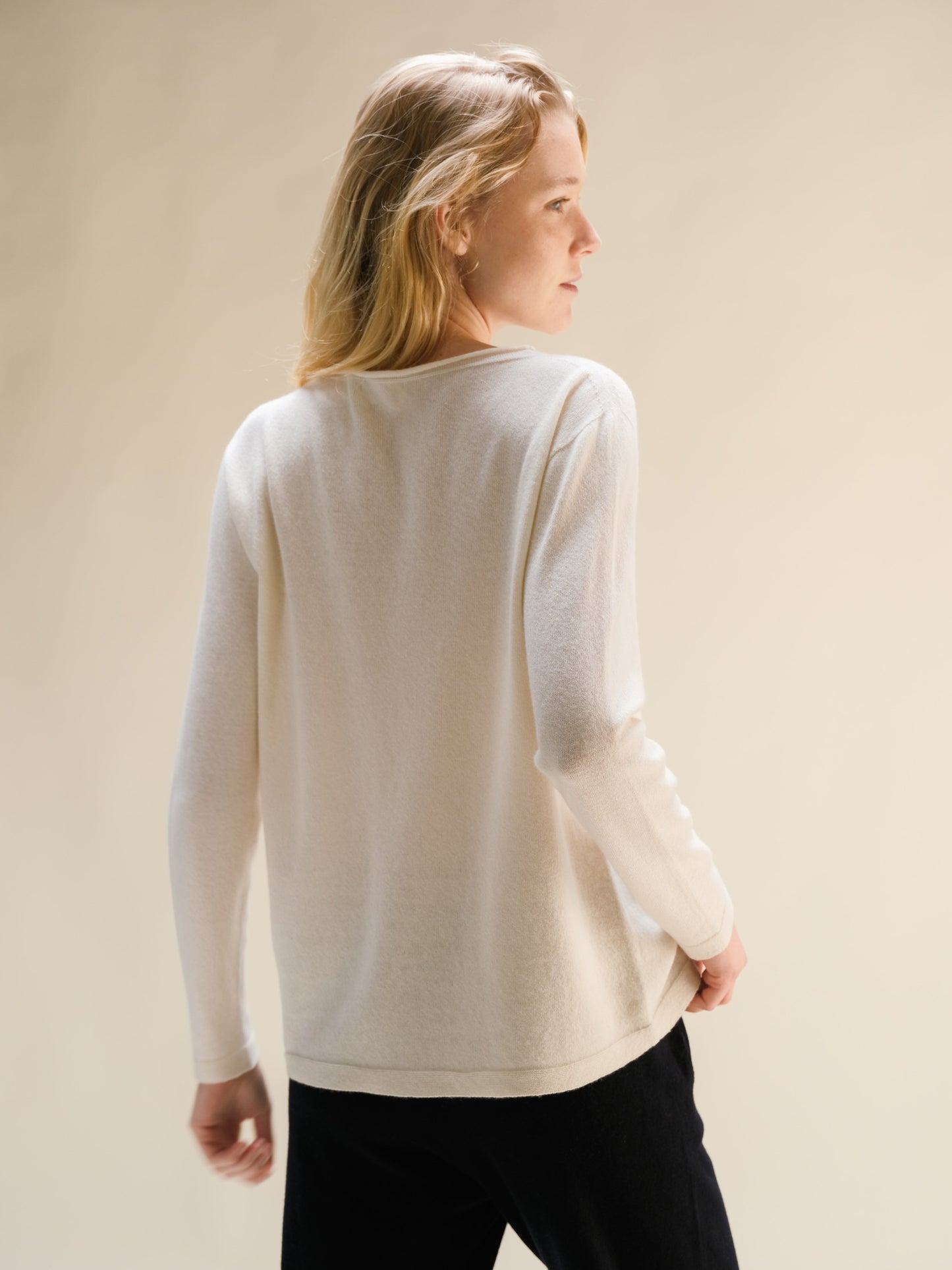 Cashmere Mix Crewneck with Curl Detail(3D-Knit)