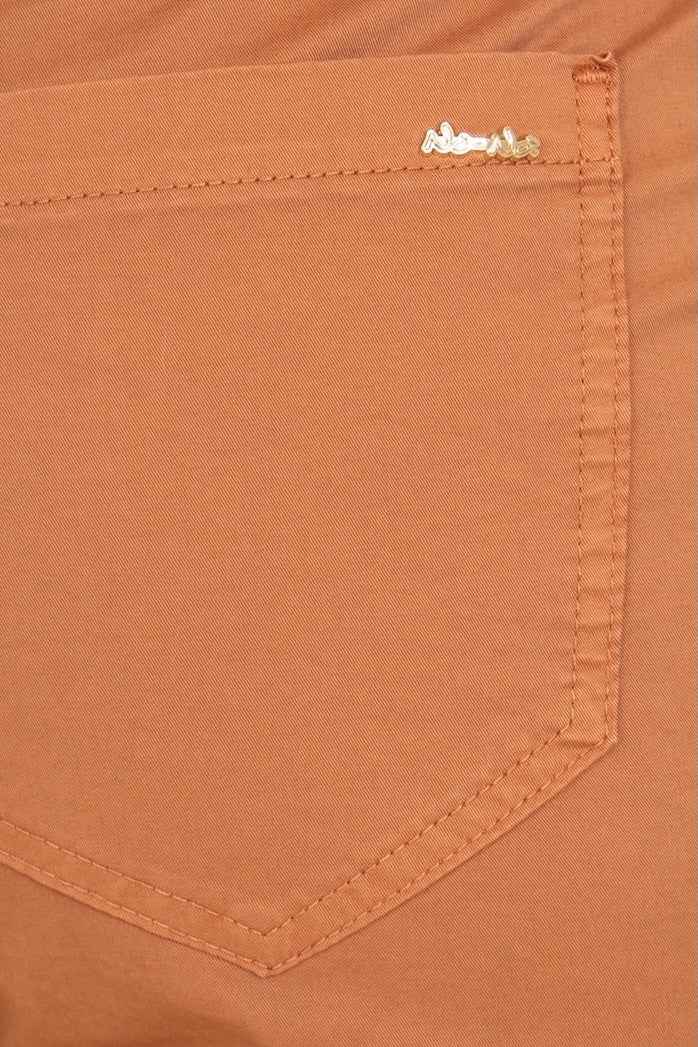 Pantalone con risvolto no-nà