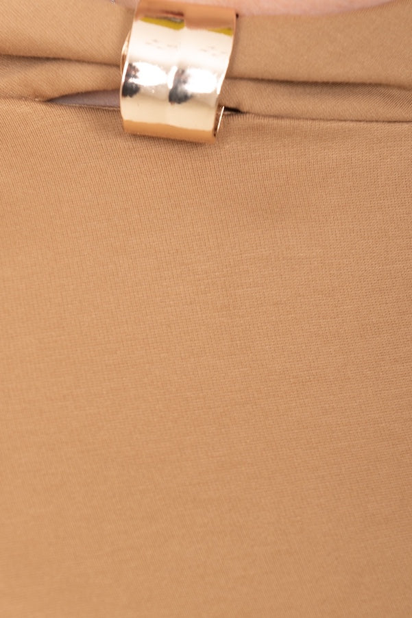 Abito con accessorio collo